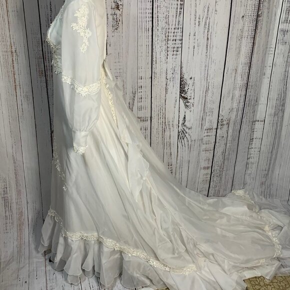 Vintage Bohemian 1970's White Wedding Dress with Empire Waist and Bishop… - Picture 6 of 14